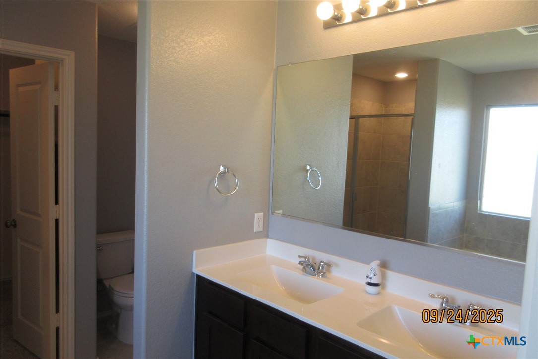 125 Greatest Gift Way Jarrell, TX 76537 - Photo 16 of 24 a bathroom with a sink and a mirror
