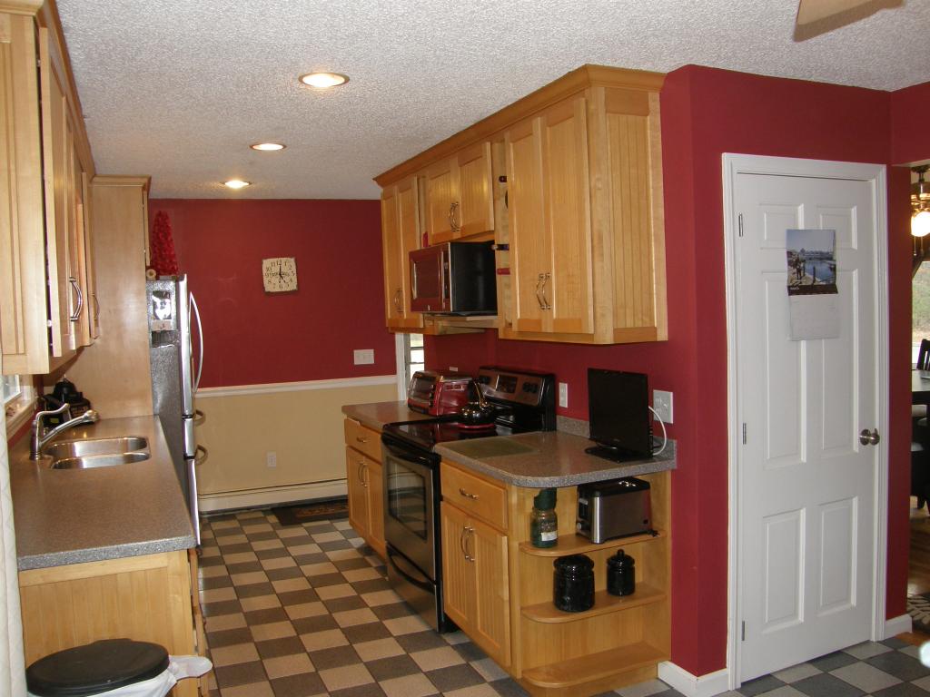 170 Bryant Road Manchester, NH 03109 - Photo 3 of 24