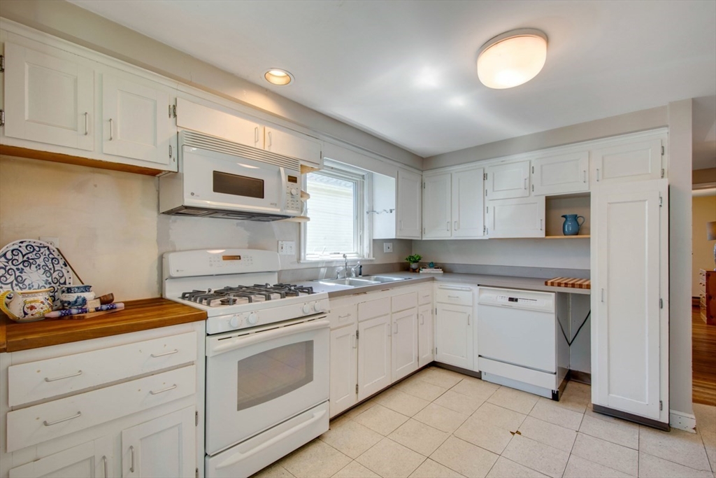 174 Glenellen Road Boston, MA 02132 - Photo 9 of 23 Gallery Image 9