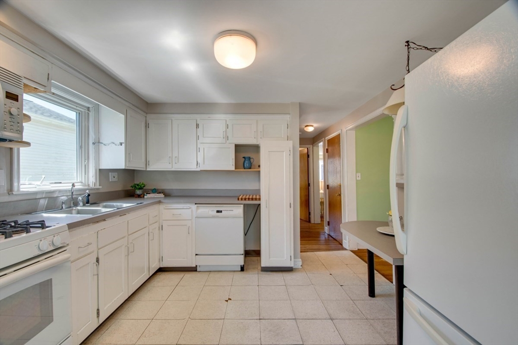 174 Glenellen Road Boston, MA 02132 - Photo 10 of 23 Gallery Image 10