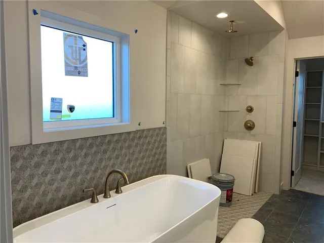 $700,000 | 10411 North Liberty Street, Kansas City, MO 64155