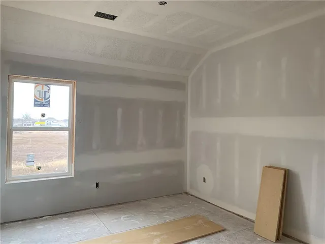 $700,000 | 10411 North Liberty Street, Kansas City, MO 64155