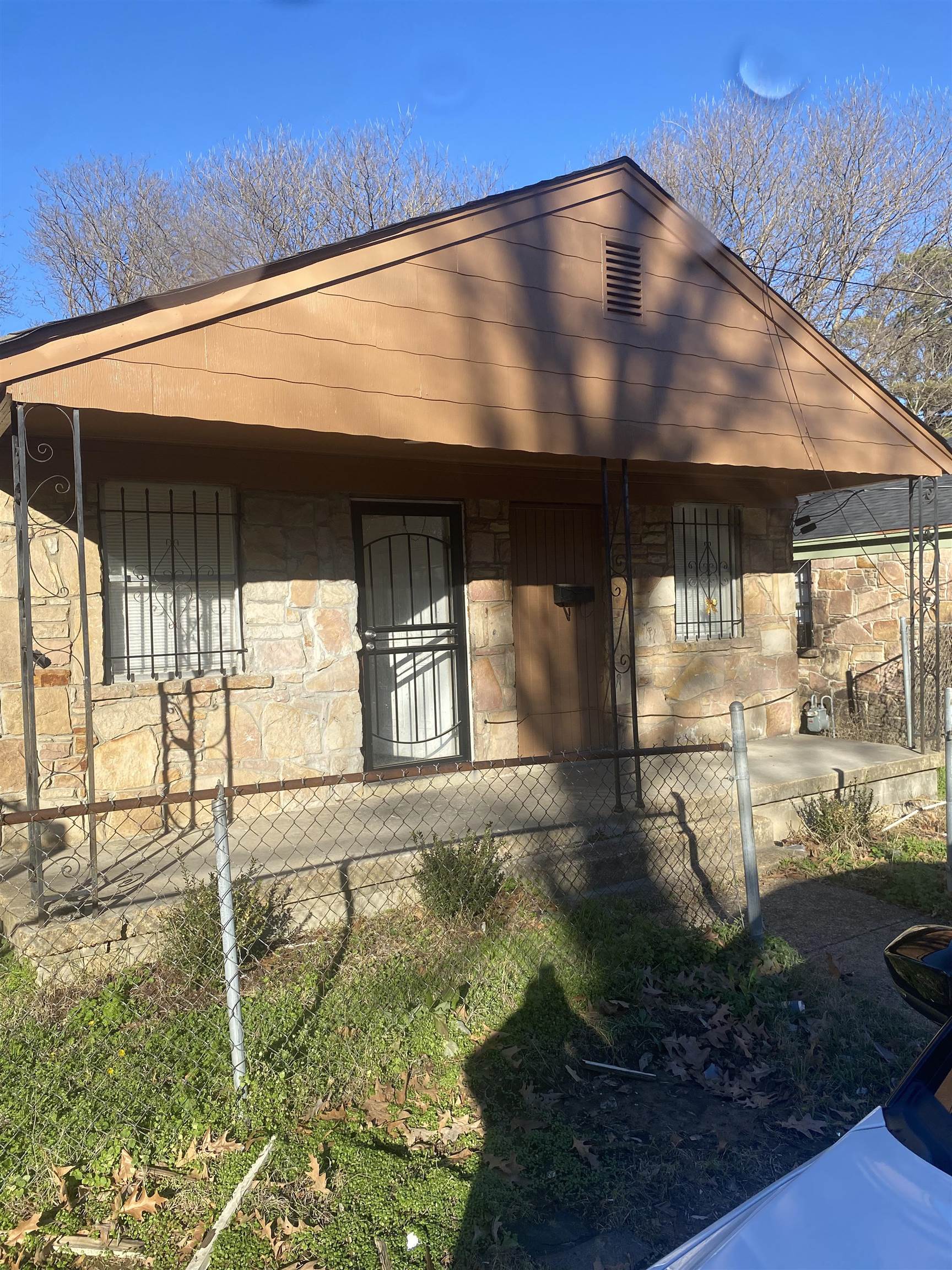 258 Silverage Avenue Memphis, TN 38109 - Photo 5 of 8 View of front of house with stone siding