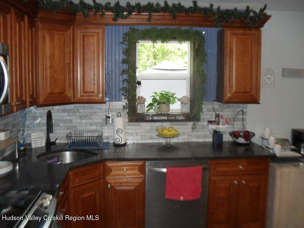 100 Lake Road Lake Katrine, NY 12449 - Photo 3 of 29 SAM_3549