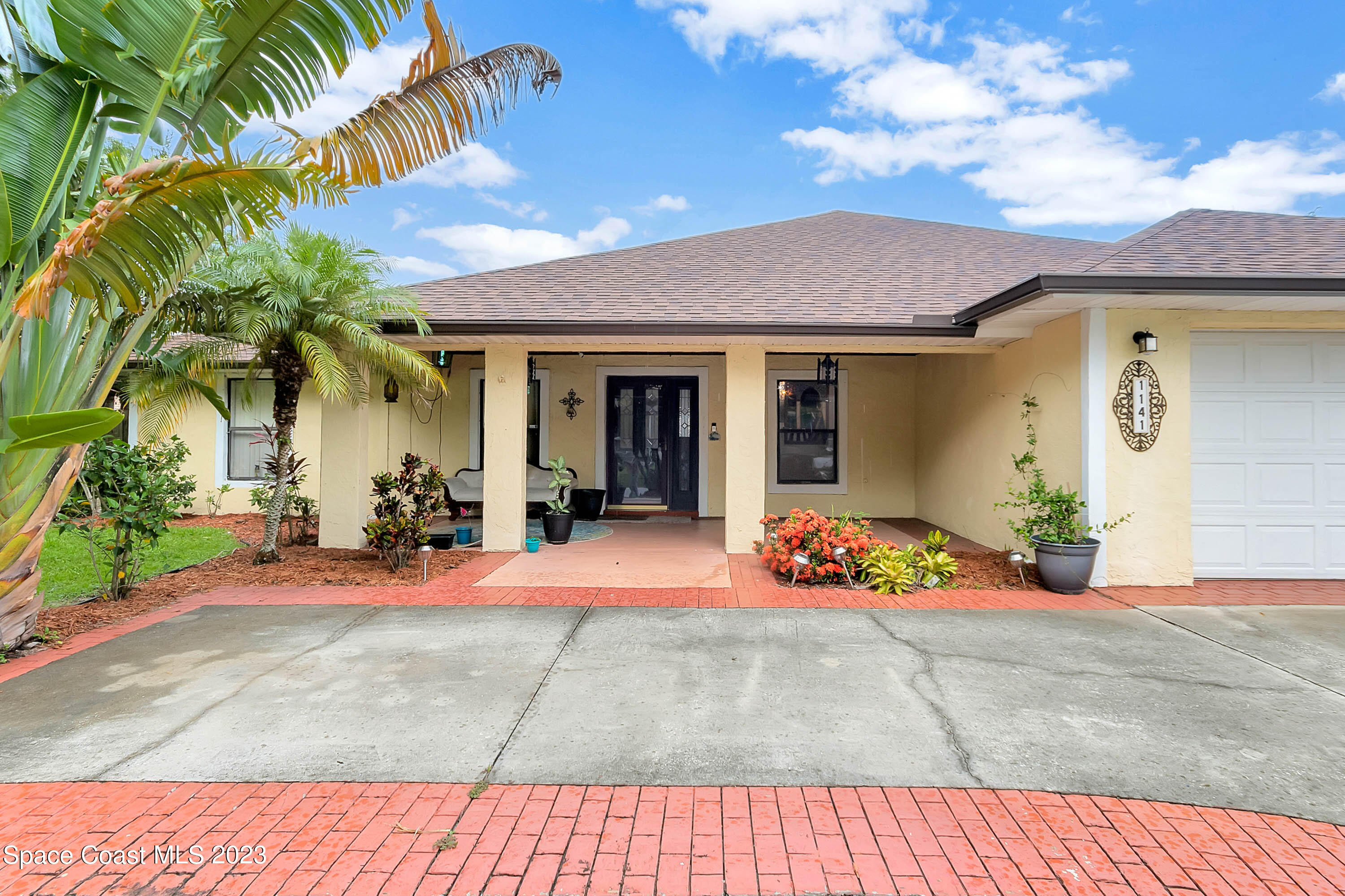 FRONT OF HOUSE