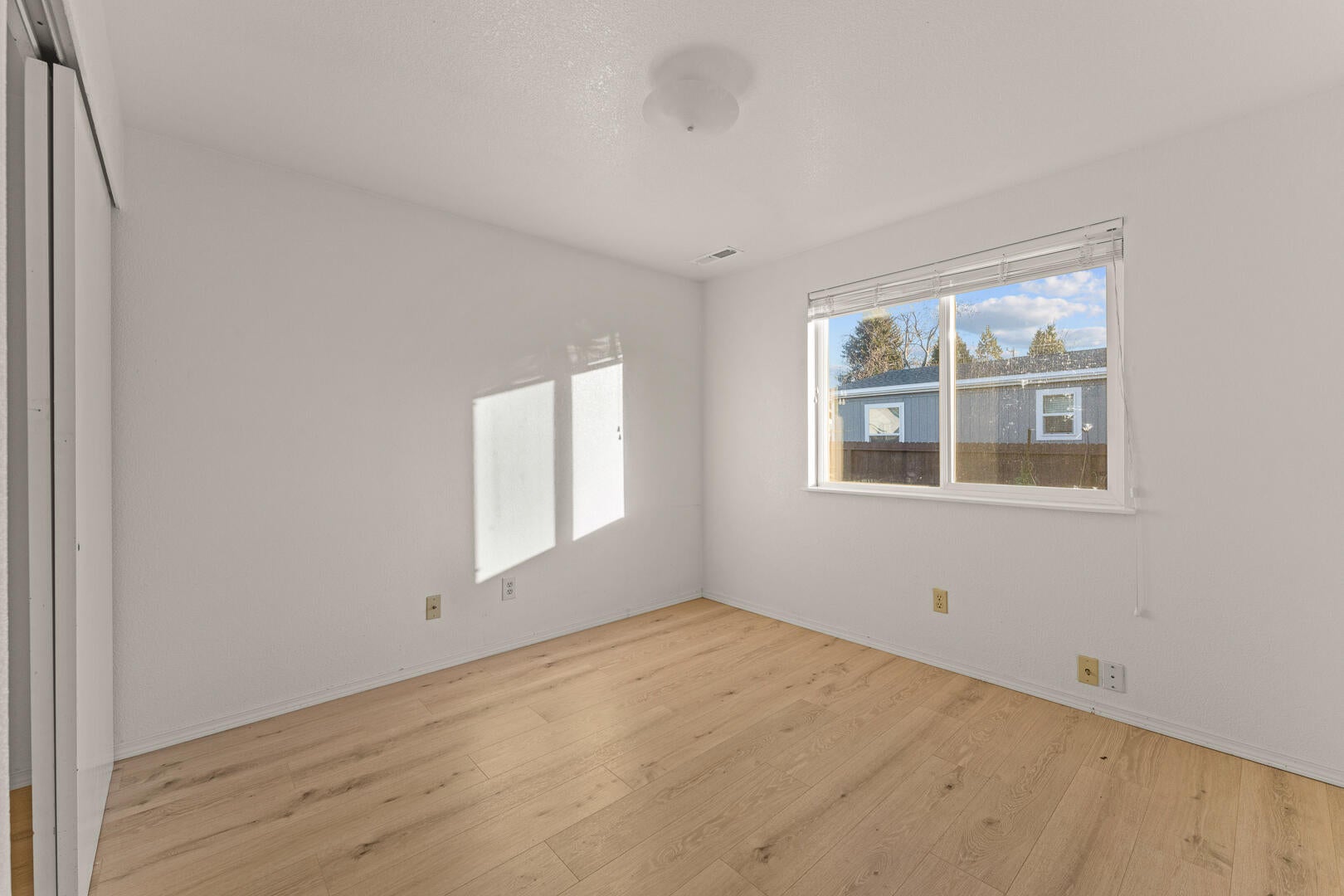 760 Tami Road Grants Pass, OR 97526 - Photo 10 of 31 INT (10 of 21)