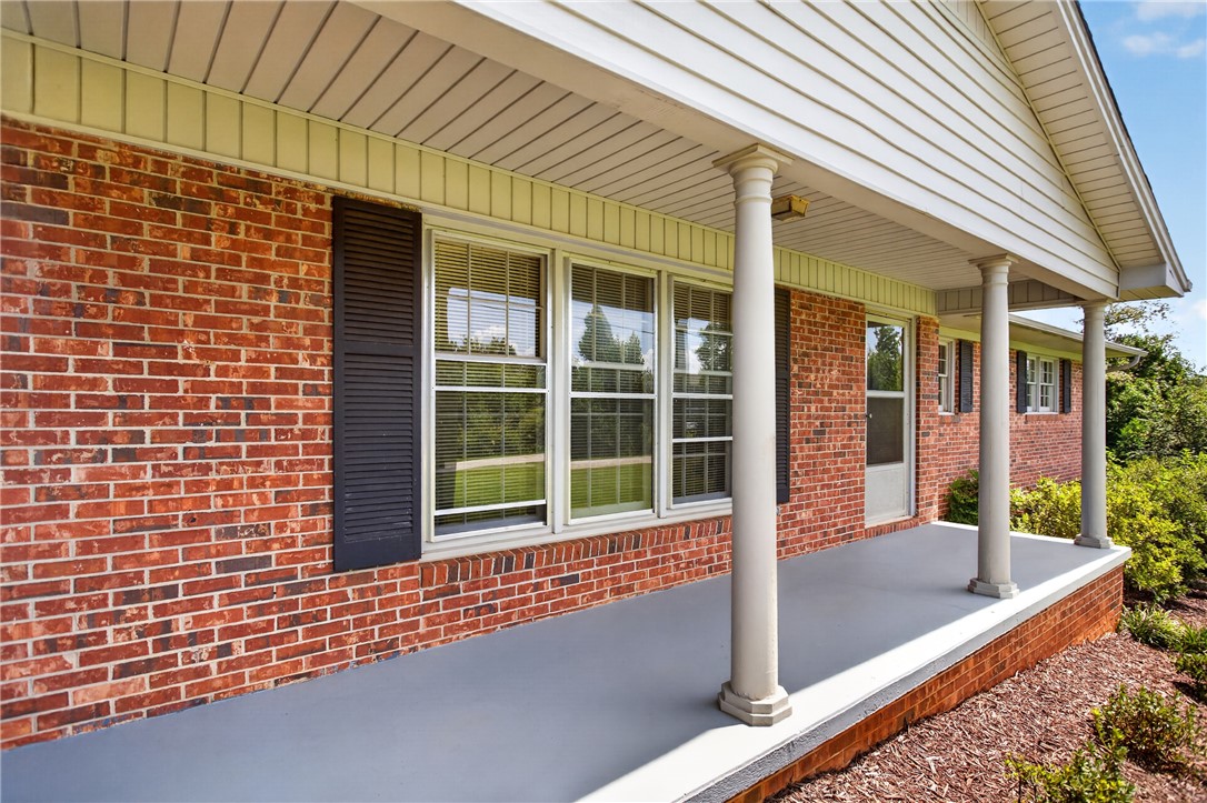602 West Quincy Road Seneca, SC 29678 - Photo 6 of 47 Gallery Image 6