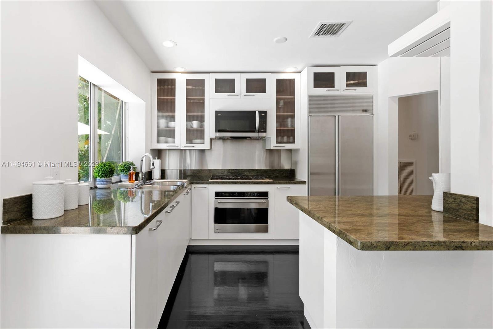 4121 Woodridge Road Miami, FL 33133 - Photo 11 of 23