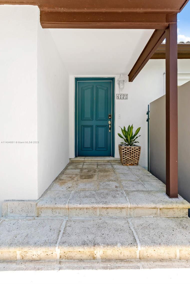 4121 Woodridge Road Miami, FL 33133 - Photo 12 of 23