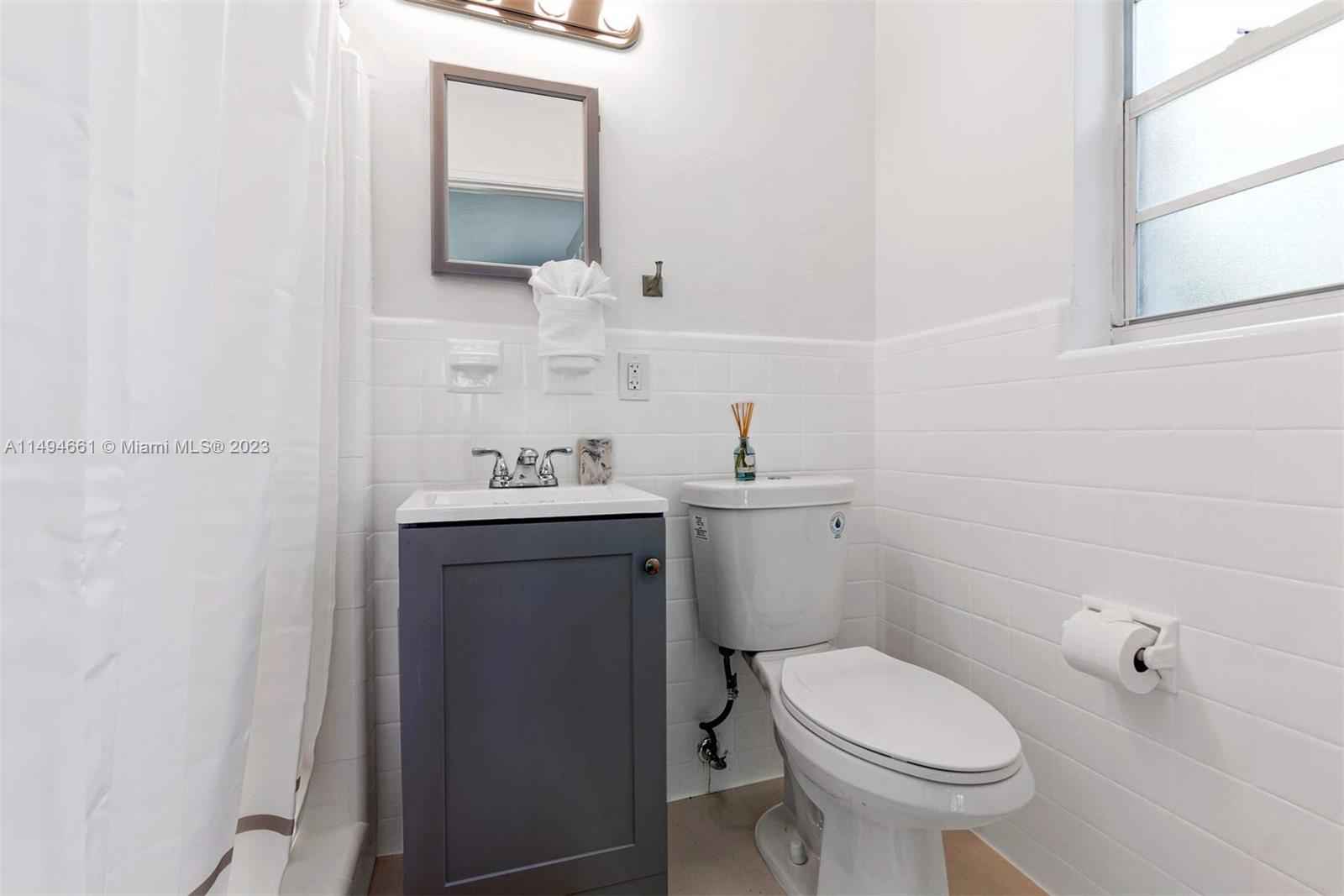 4121 Woodridge Road Miami, FL 33133 - Photo 14 of 23