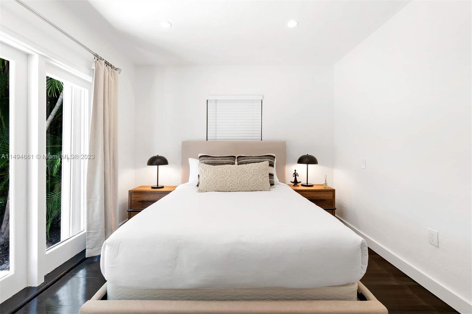 4121 Woodridge Road Miami, FL 33133 - Photo 8 of 23