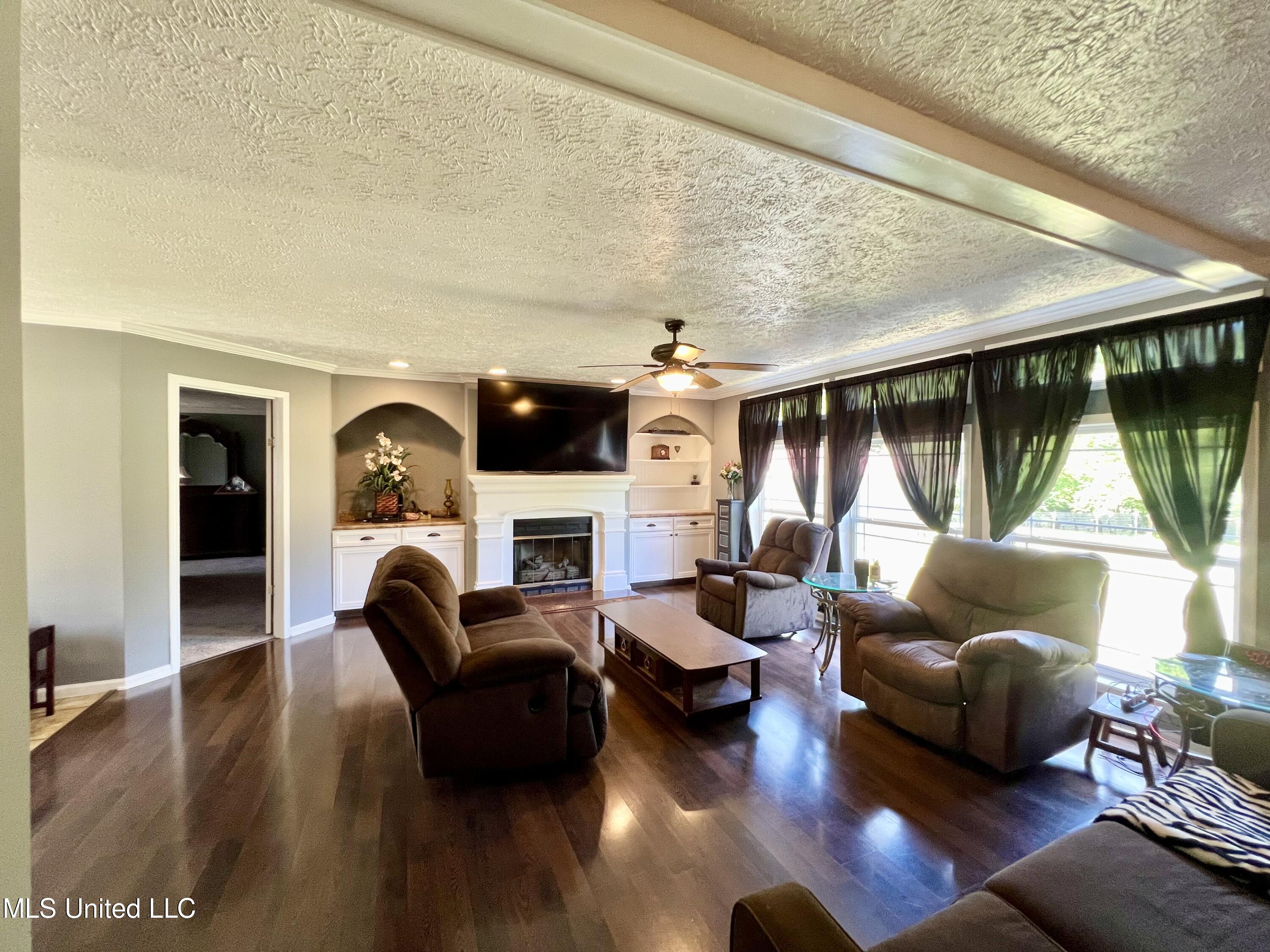 723 Wildcat Bottom Road Red Banks, MS 38661 - Photo 4 of 36 Living Room 6