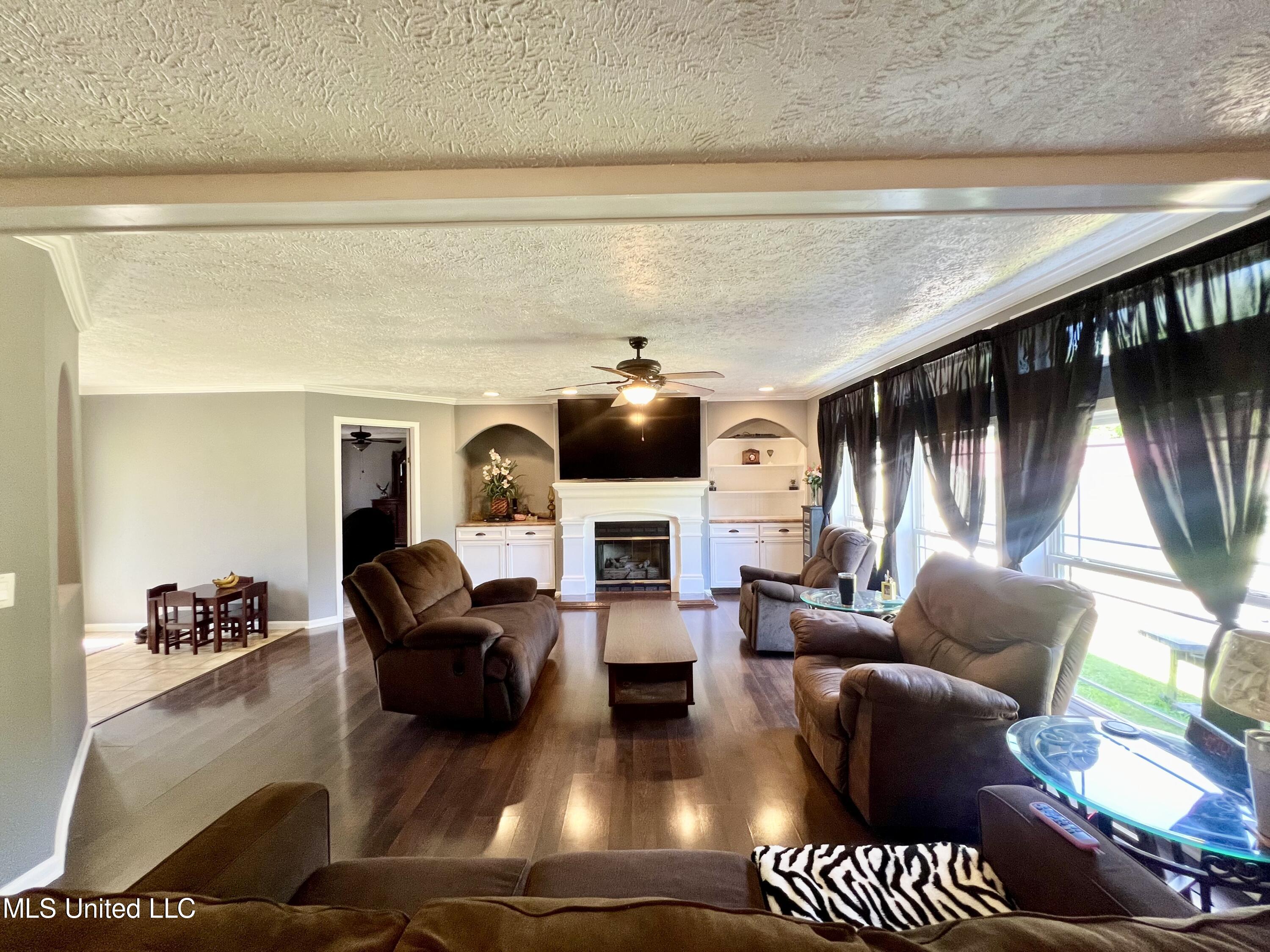 723 Wildcat Bottom Road Red Banks, MS 38661 - Photo 6 of 36 Living Room 14
