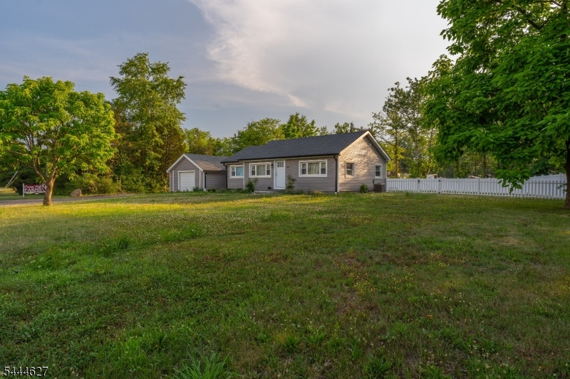 325 Roycefield Road Hillsborough, NJ 08844 - Photo 4 of 41