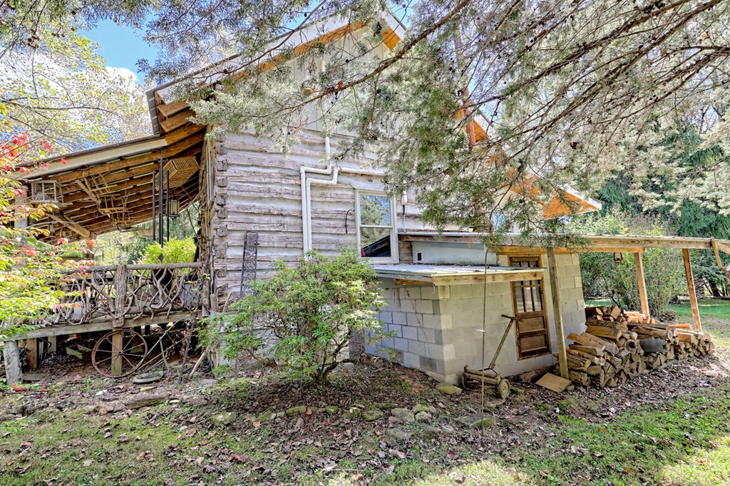 1064 Muskrat Creek Road Hayesville, NC 28904 - Photo 50 of 67 a view of a patio with table and chairs and potted plants