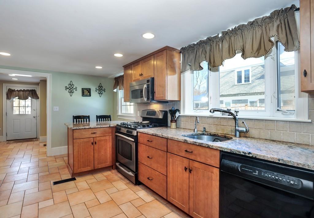 10 Stoddard Road Hingham, MA 02043 - Photo 15 of 26 Gallery Image 15