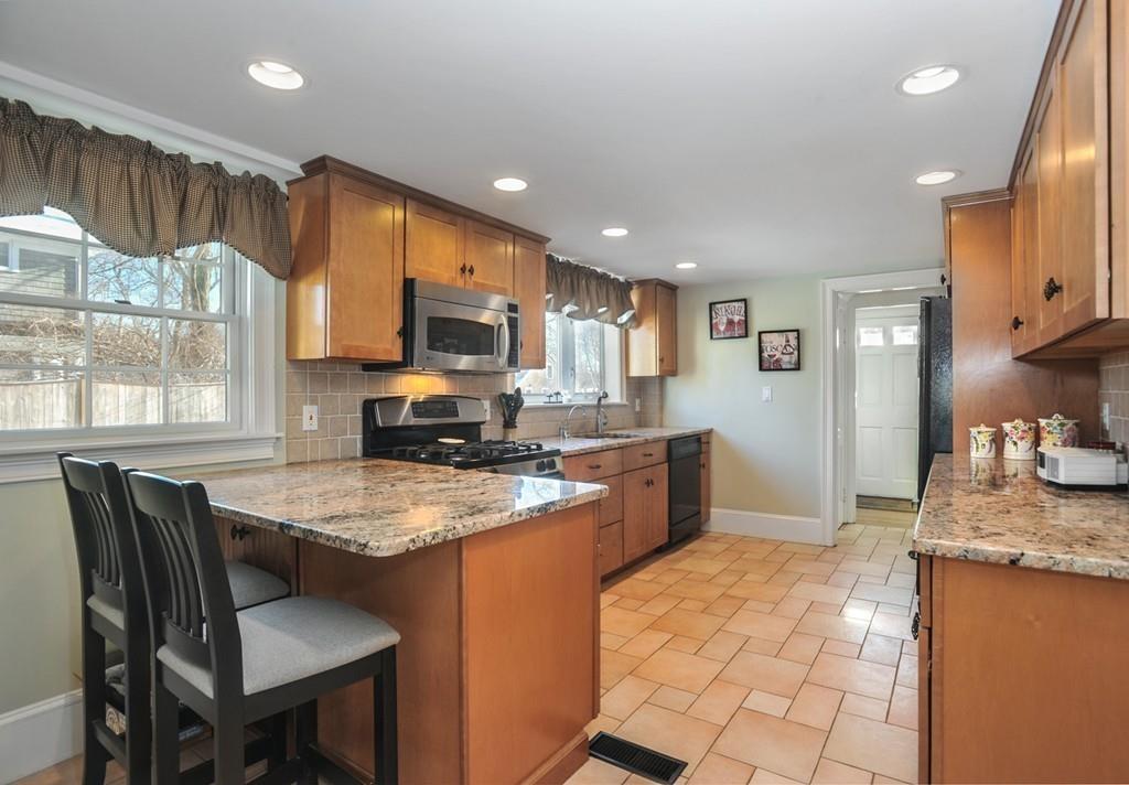 10 Stoddard Road Hingham, MA 02043 - Photo 16 of 26 Gallery Image 16