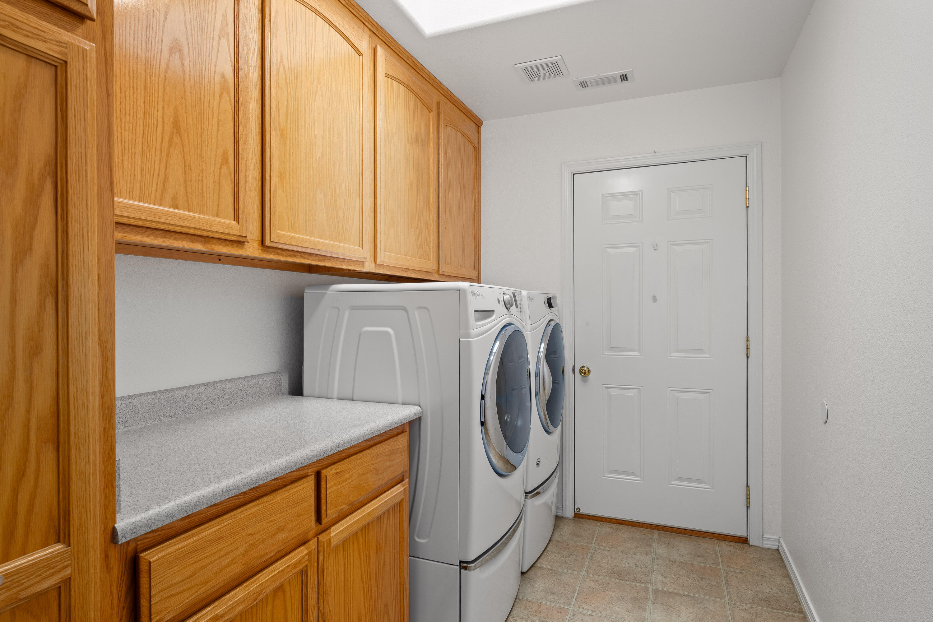 335 Cornett Lane Cave Junction, OR 97523 - Photo 26 of 55 Laundry Room