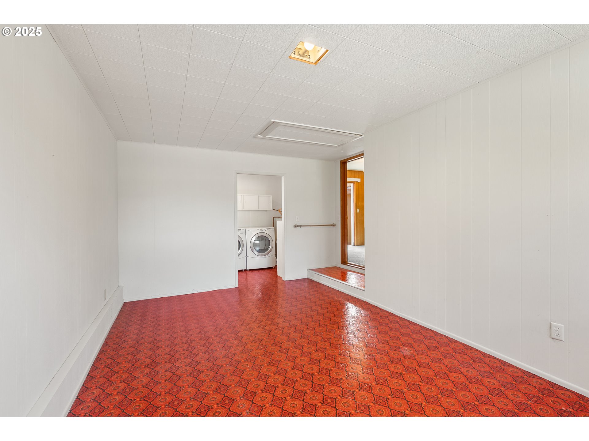 1088 Nopal Street Florence, OR 97439 - Photo 20 of 37 a view of empty room with wooden floor