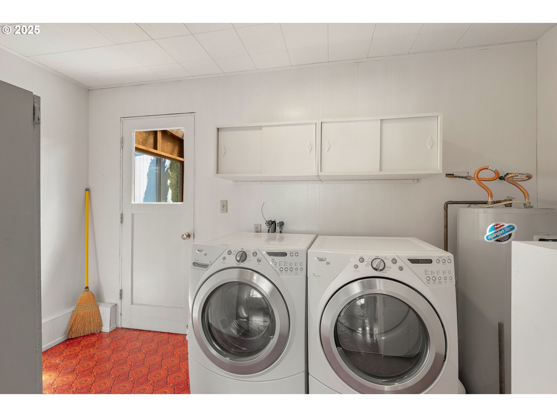 1088 Nopal Street Florence, OR 97439 - Photo 21 of 37 a utility room with dryer and washer