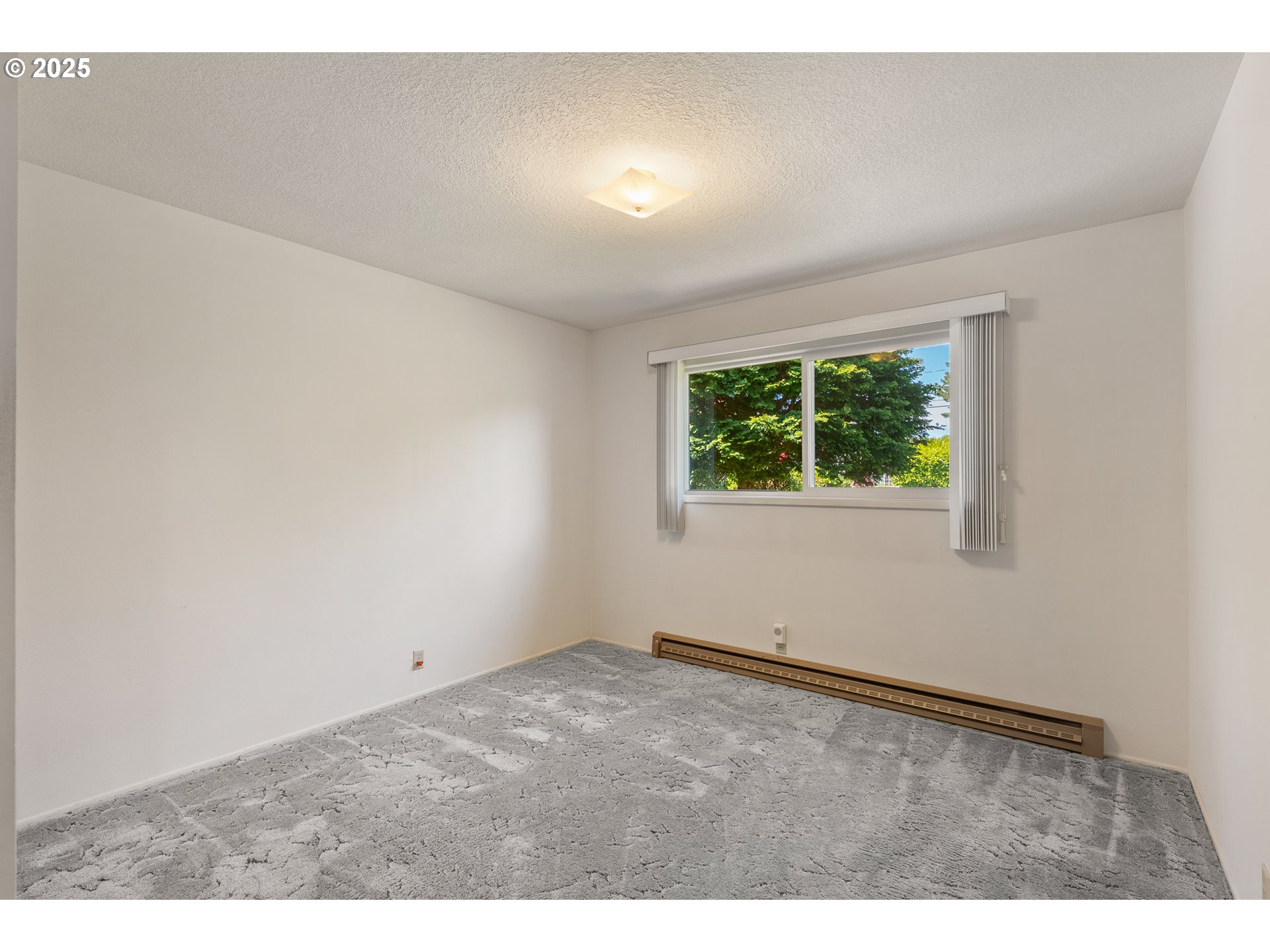 1088 Nopal Street Florence, OR 97439 - Photo 29 of 37 an empty room with windows