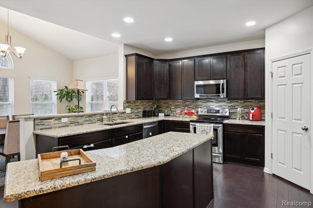 170 Reed Lake Court Commerce Township, MI 48382 - Photo 11 of 47 Gallery Image 11