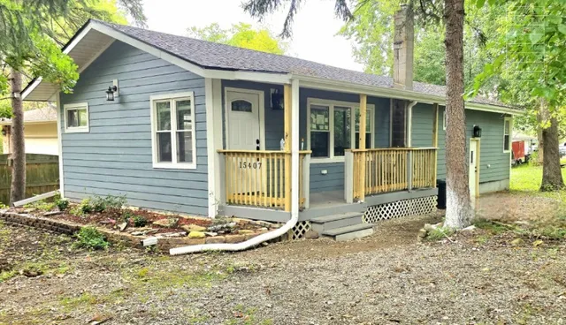 a view of a house with a yard