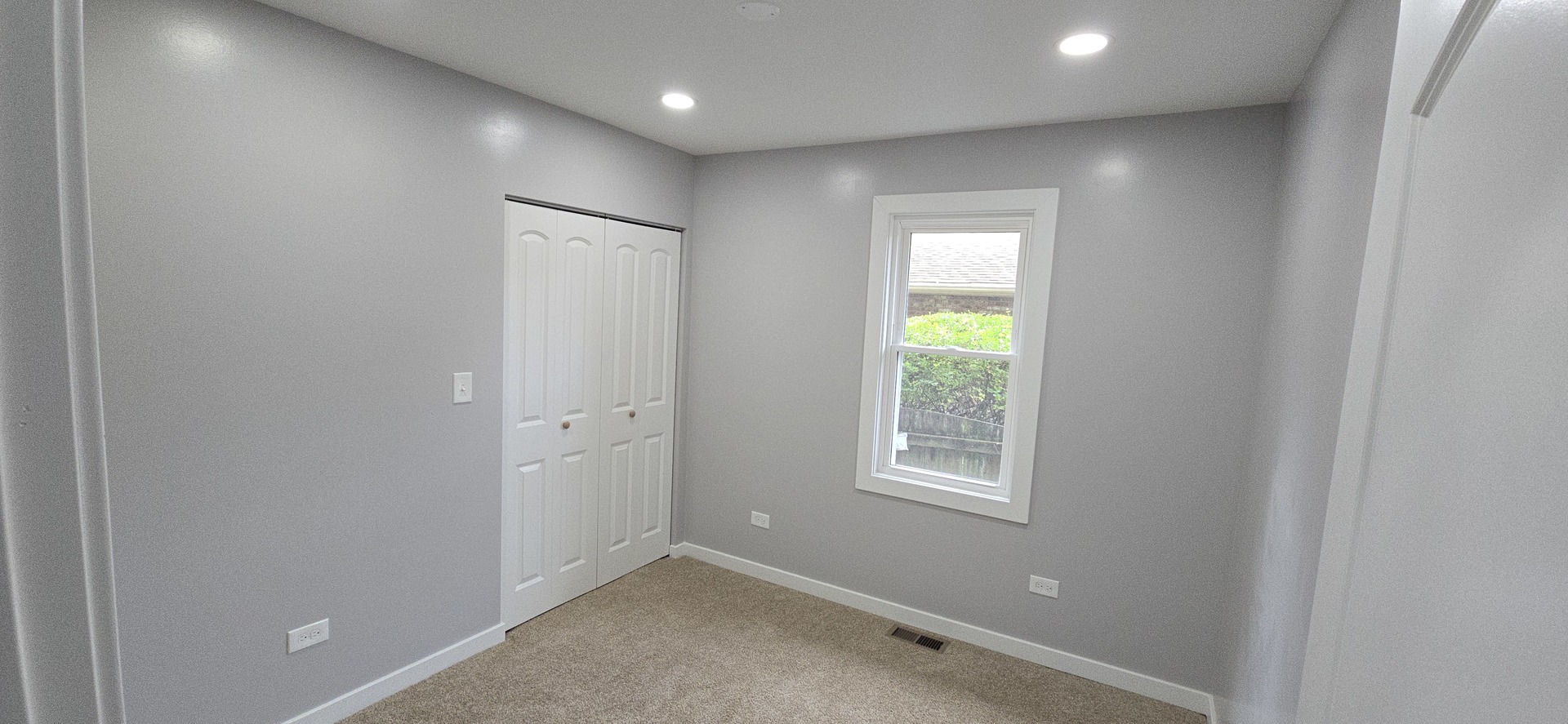15407 Kenton Avenue Oak Forest, IL 60452 - Photo 11 of 20 a view of an empty room with window