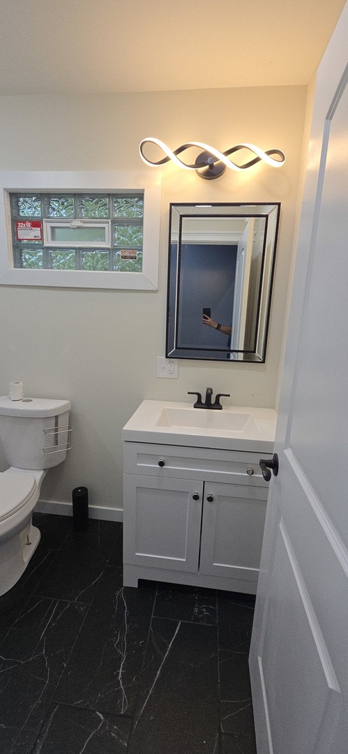 15407 Kenton Avenue Oak Forest, IL 60452 - Photo 13 of 20 a bathroom with a sink toilet and mirror