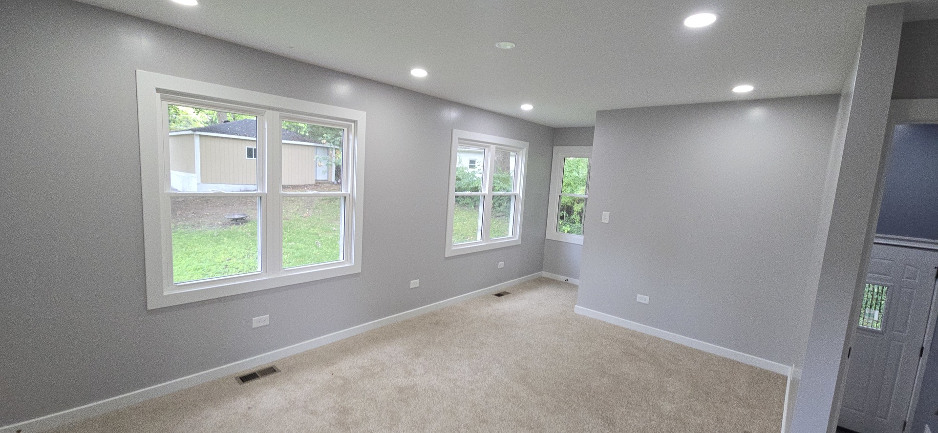 15407 Kenton Avenue Oak Forest, IL 60452 - Photo 9 of 20 a view of an empty room with a window