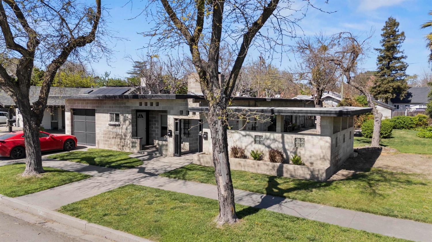 724 Webster Street Colusa, CA 95932 - Photo 2 of 48 a front view of a house with garden