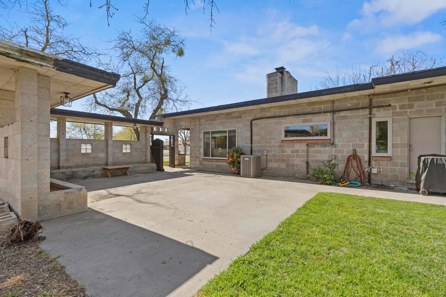724 Webster Street Colusa, CA 95932 - Photo 22 of 48 a front view of a house with a yard