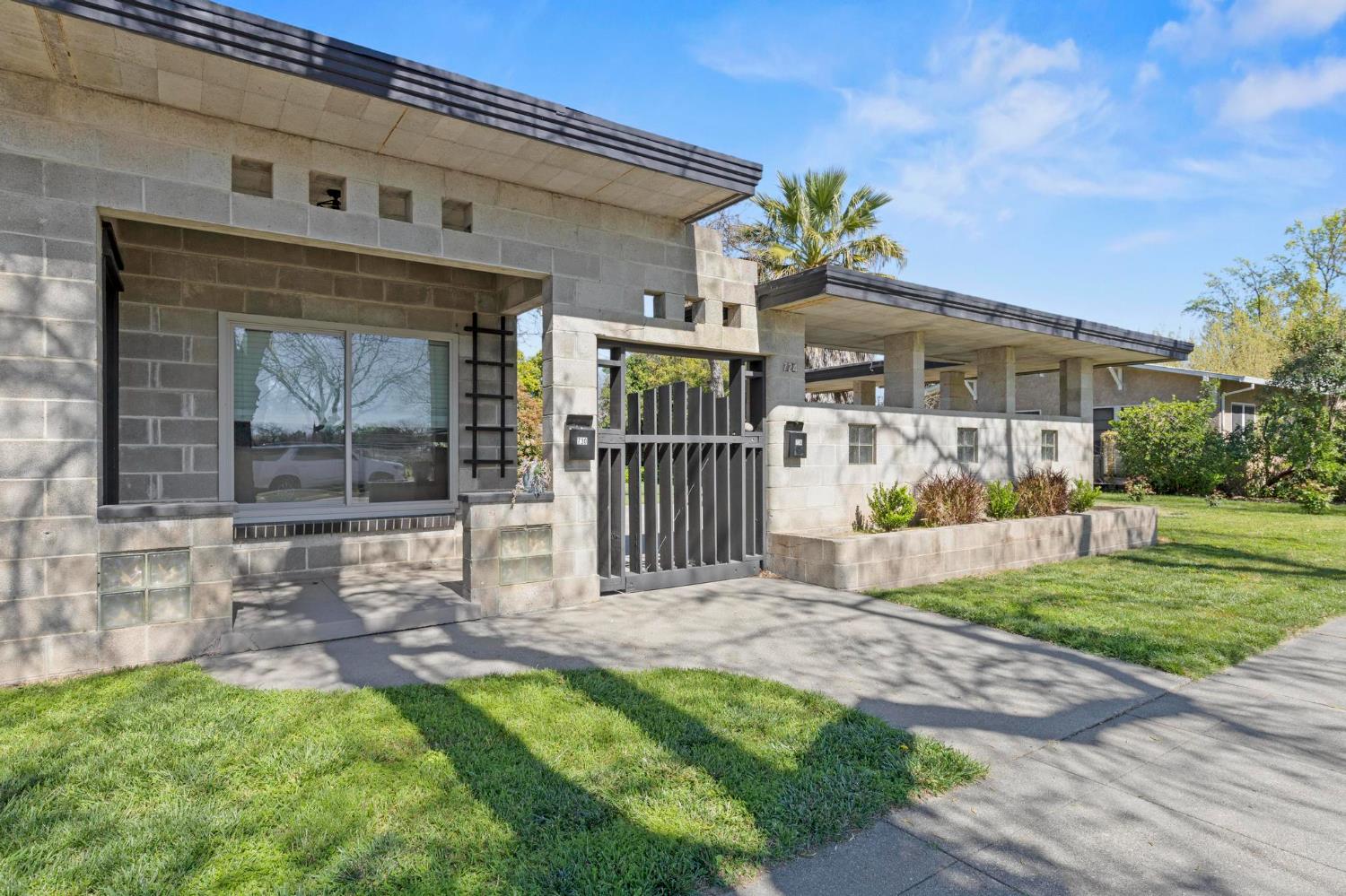 724 Webster Street Colusa, CA 95932 - Photo 28 of 48 a view of a house with a small yard and a garden