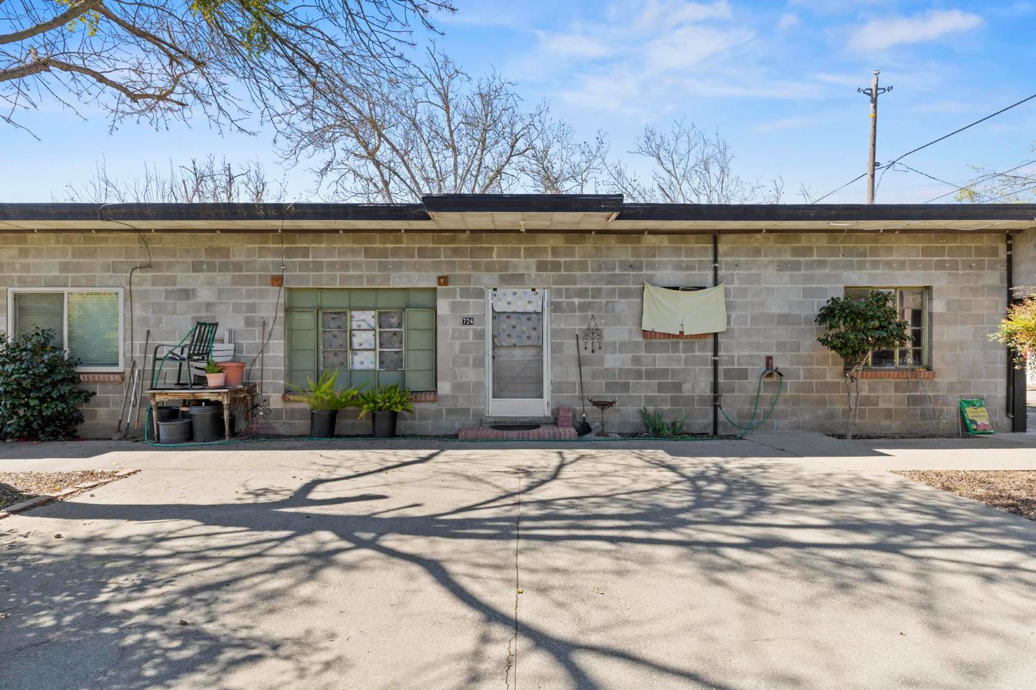 724 Webster Street Colusa, CA 95932 - Photo 32 of 48 a view of entrance gate of a building