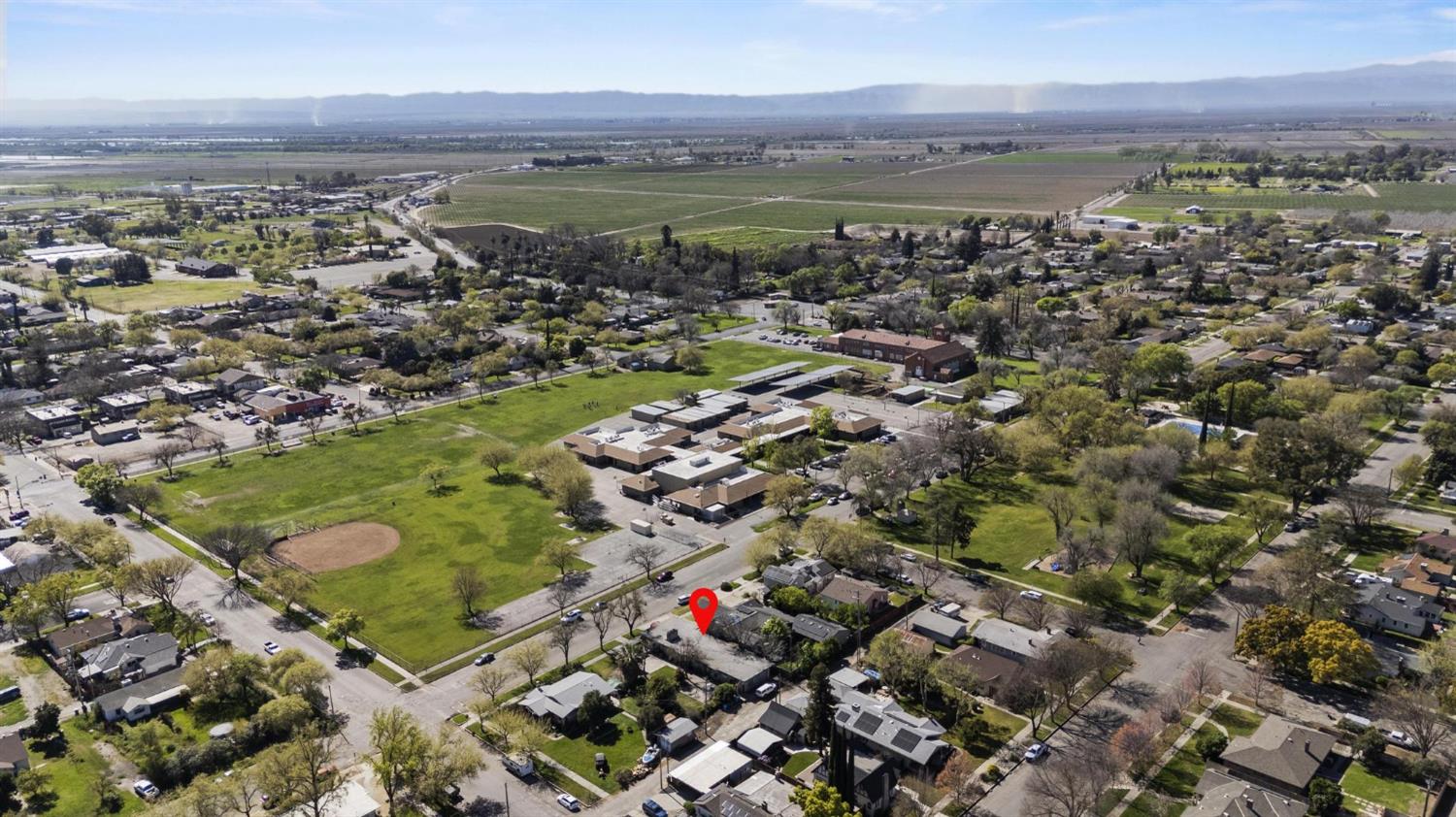 724 Webster Street Colusa, CA 95932 - Photo 44 of 48 an aerial view of residential houses with outdoor space