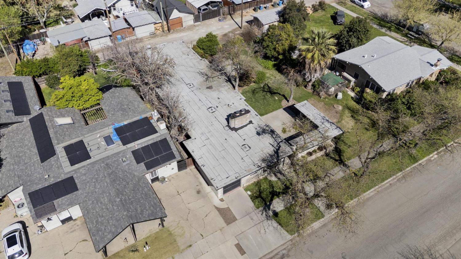 724 Webster Street Colusa, CA 95932 - Photo 46 of 48 an aerial view of a house with a yard