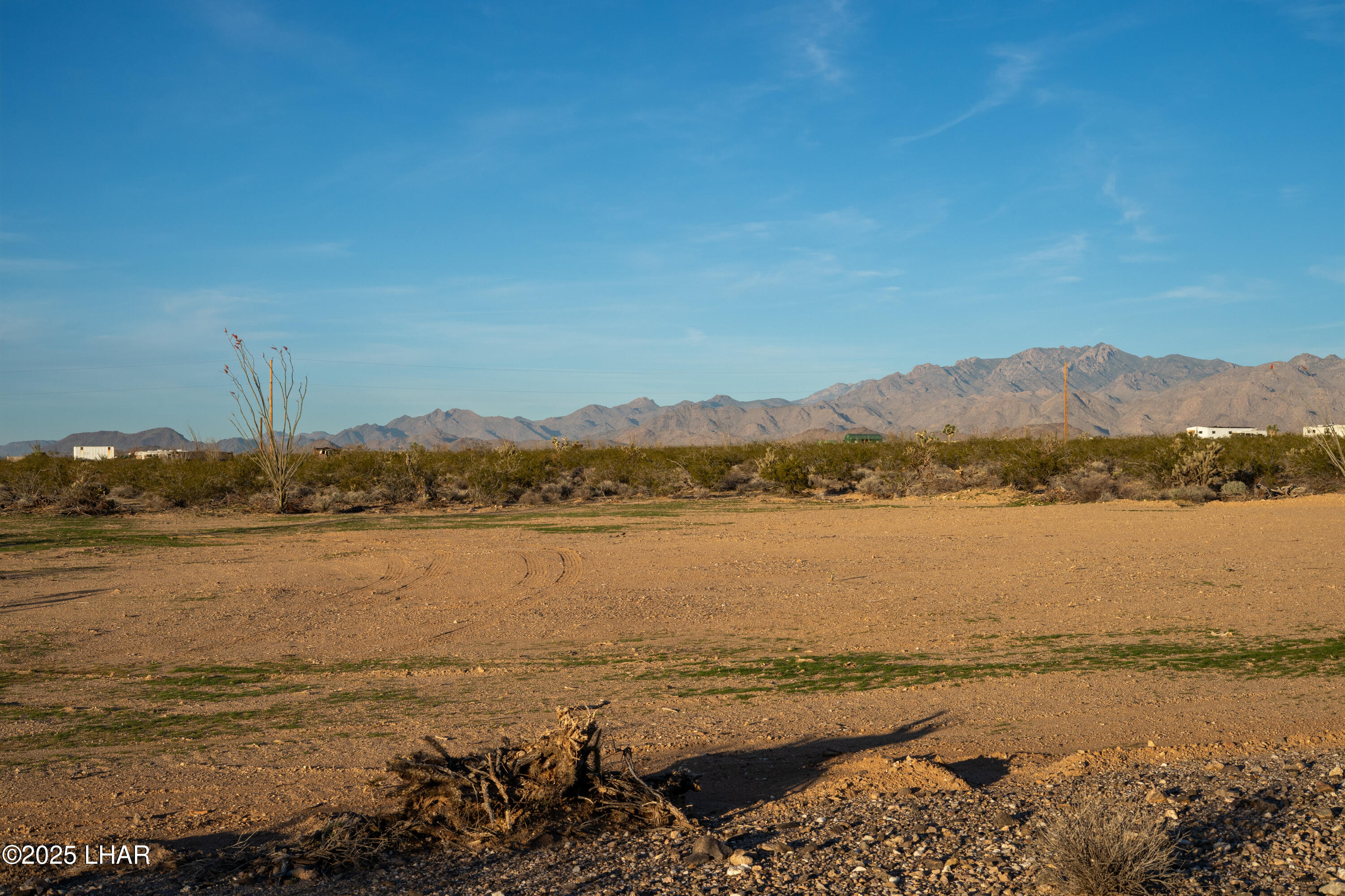 Lot 29 South Carmen Road Yucca, AZ 86438 - Photo 20 of 22 a view of an ocean with a mountain