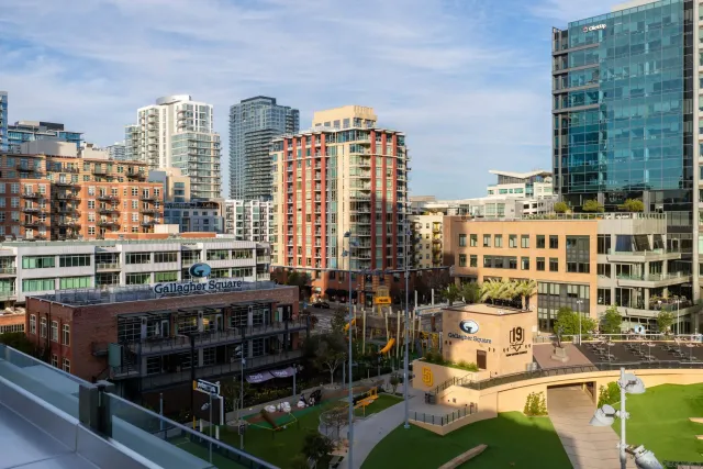 $1,790,000 | 325 7th Avenue, Unit 2204, San Diego, CA 92101