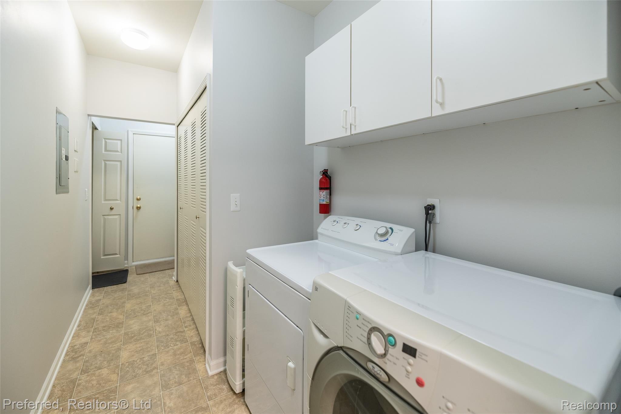 11706 Farmington Road Livonia, MI 48150 - Photo 16 of 20 DSC_4957.jpg
