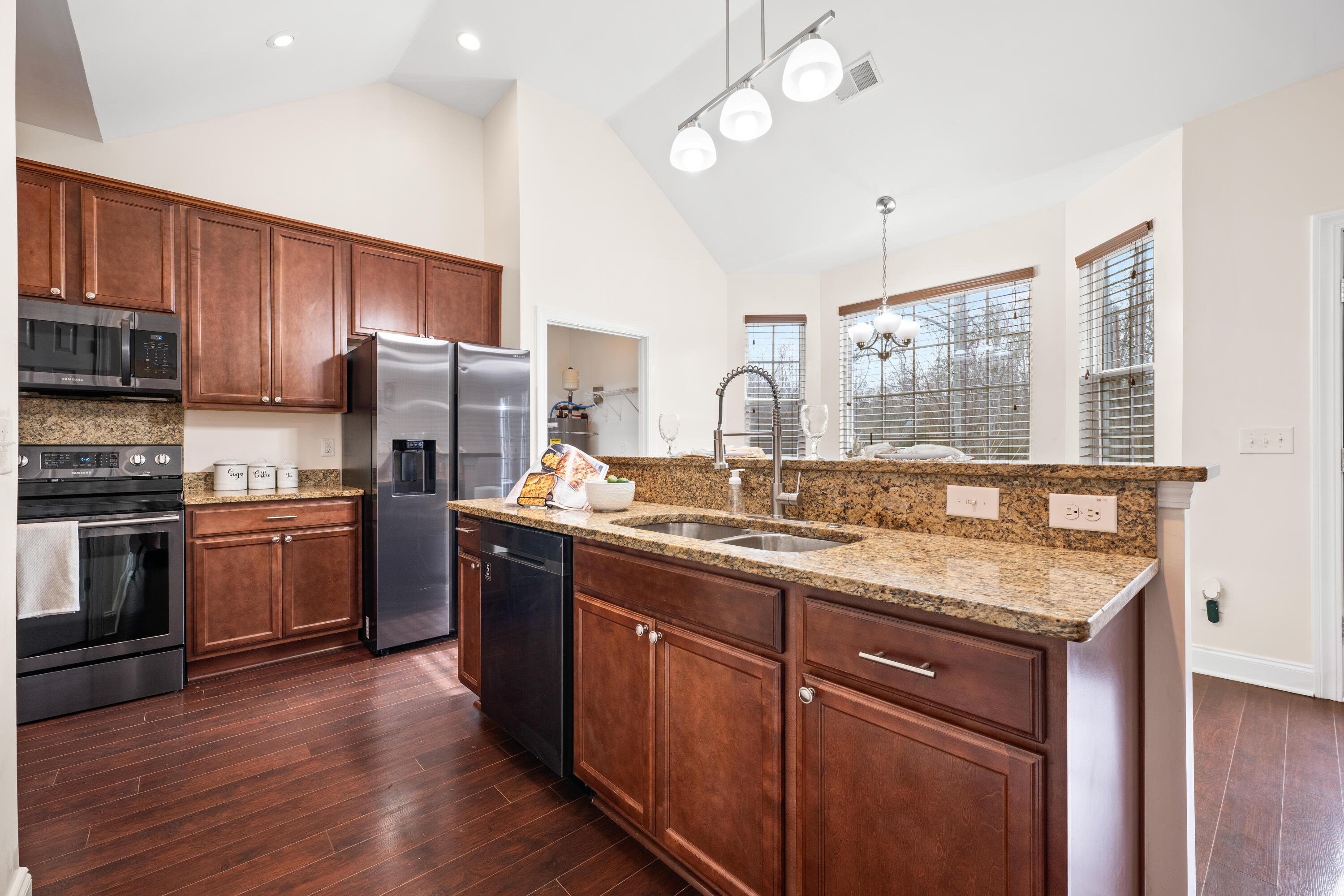 5037 Govan Road Hollywood, SC 29449 - Photo 9 of 27 Kitchen