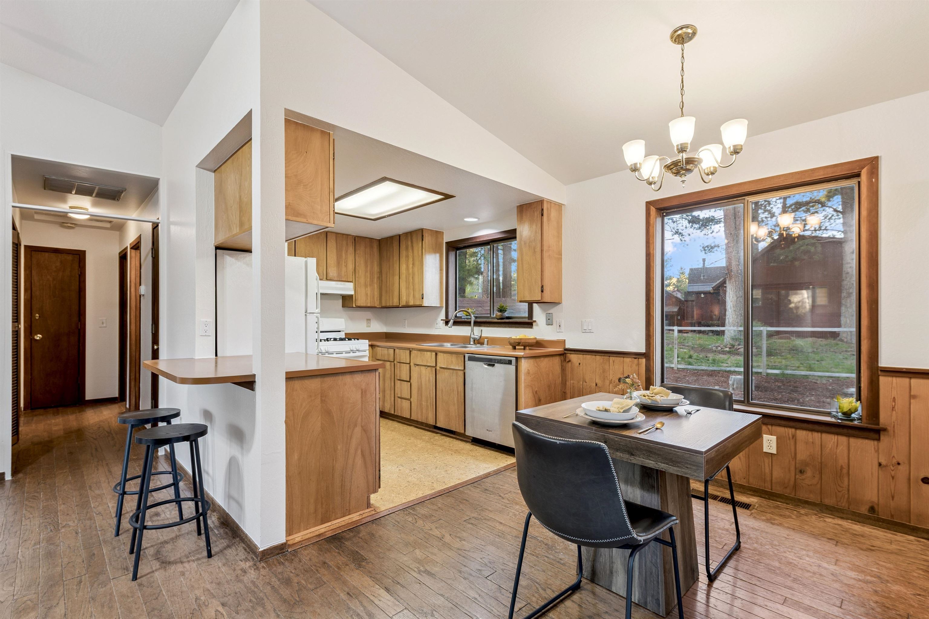 10260 Laburnham Circle Truckee, CA 96161 - Photo 6 of 27