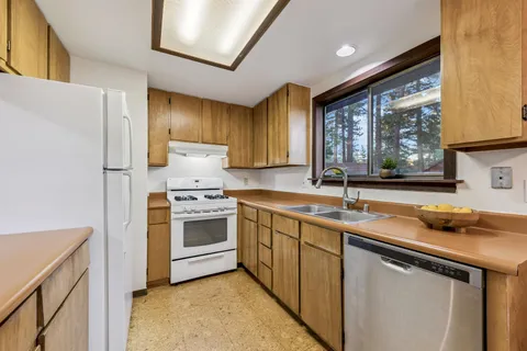 $639,900 | 10260 Laburnham Circle, Truckee, CA 96161