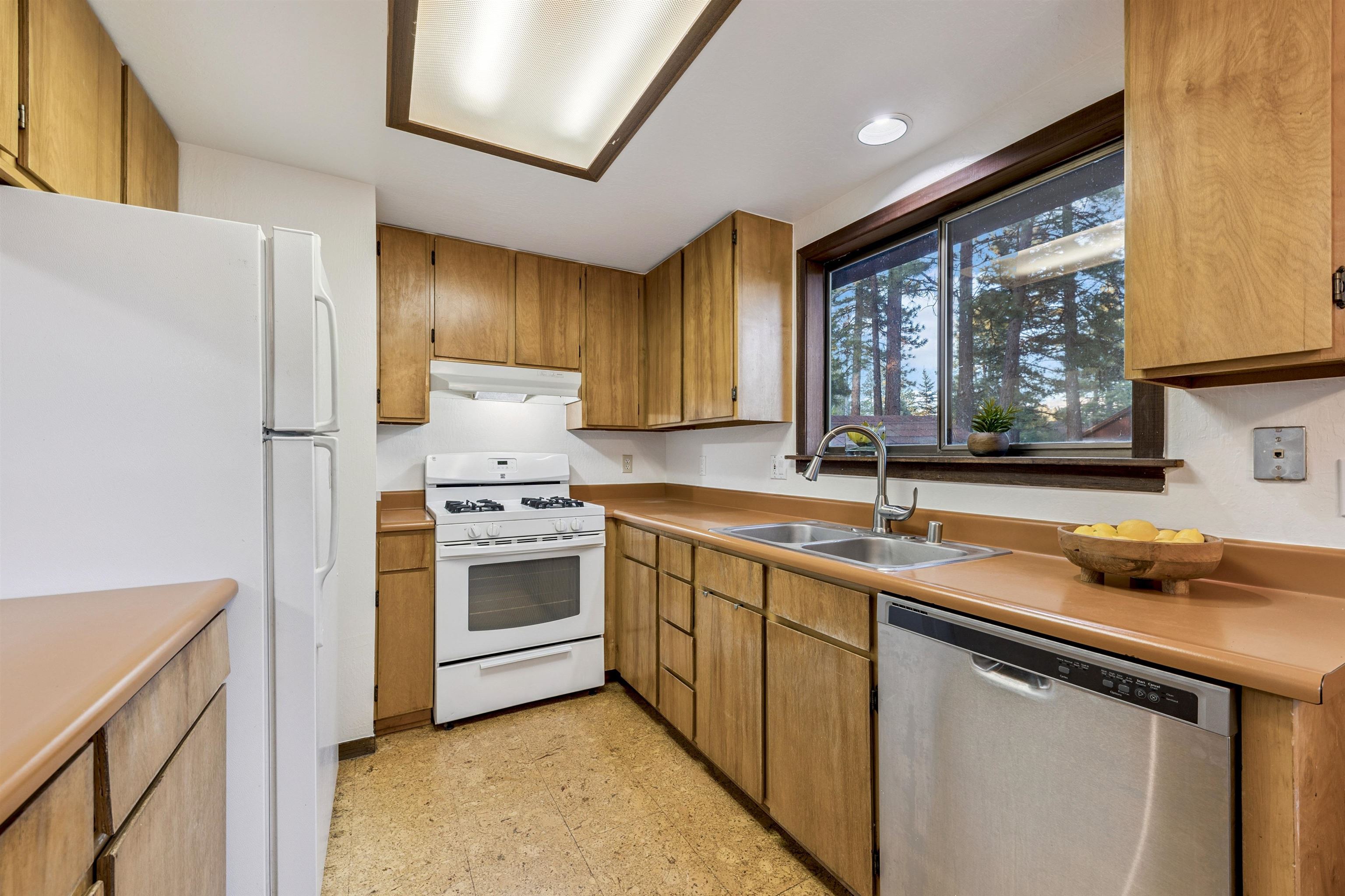 10260 Laburnham Circle Truckee, CA 96161 - Photo 7 of 27