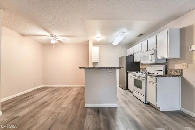 $1,350 | 2200 South Fort Apache Road, Unit 2190, Las Vegas, NV 89117