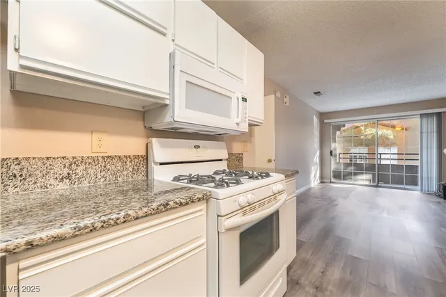 $1,350 | 2200 South Fort Apache Road, Unit 2190, Las Vegas, NV 89117