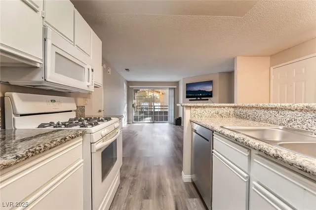 $1,350 | 2200 South Fort Apache Road, Unit 2190, Las Vegas, NV 89117