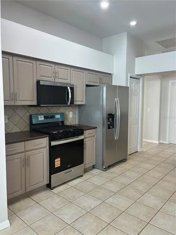 $2,600 | 31318 Heatherstone Drive, Wesley Chapel, FL 33543