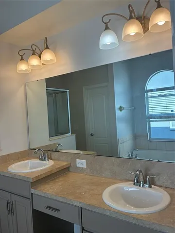 $2,600 | 31318 Heatherstone Drive, Wesley Chapel, FL 33543