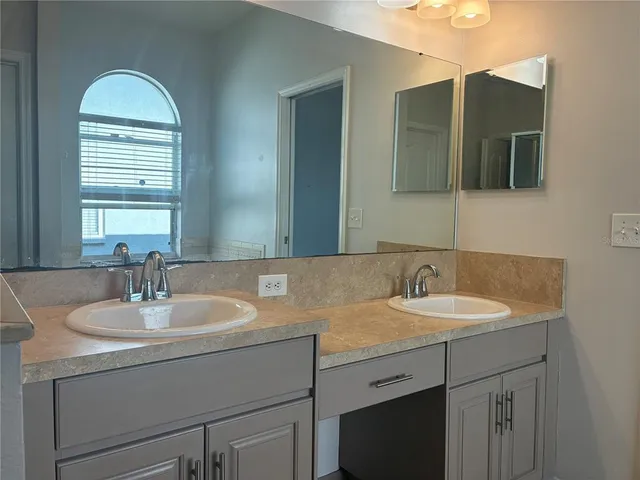 $2,600 | 31318 Heatherstone Drive, Wesley Chapel, FL 33543