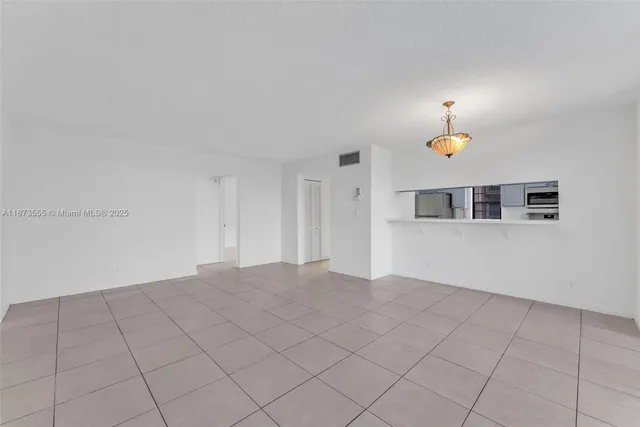 $2,100 | 3100 North Pine Island Road, Unit 304, Sunrise, FL 33351